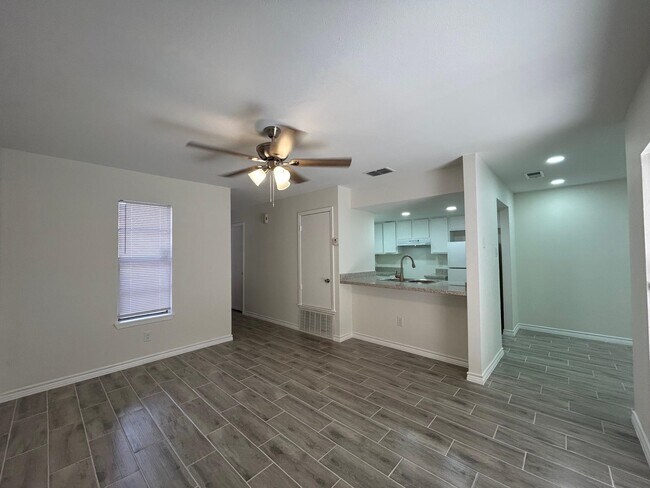 Foto del edificio - 100 Hillside Rd