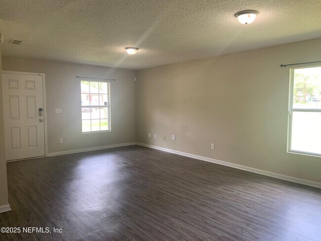 Foto del edificio - 8444 Hewitt St