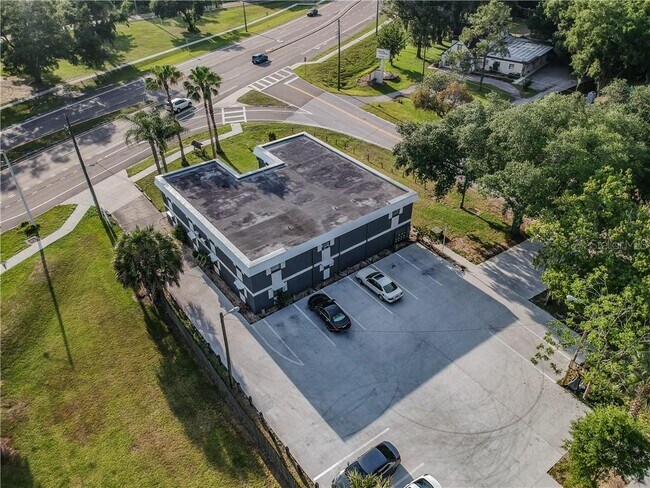 Building Photo - 2210 Thonotosassa Rd