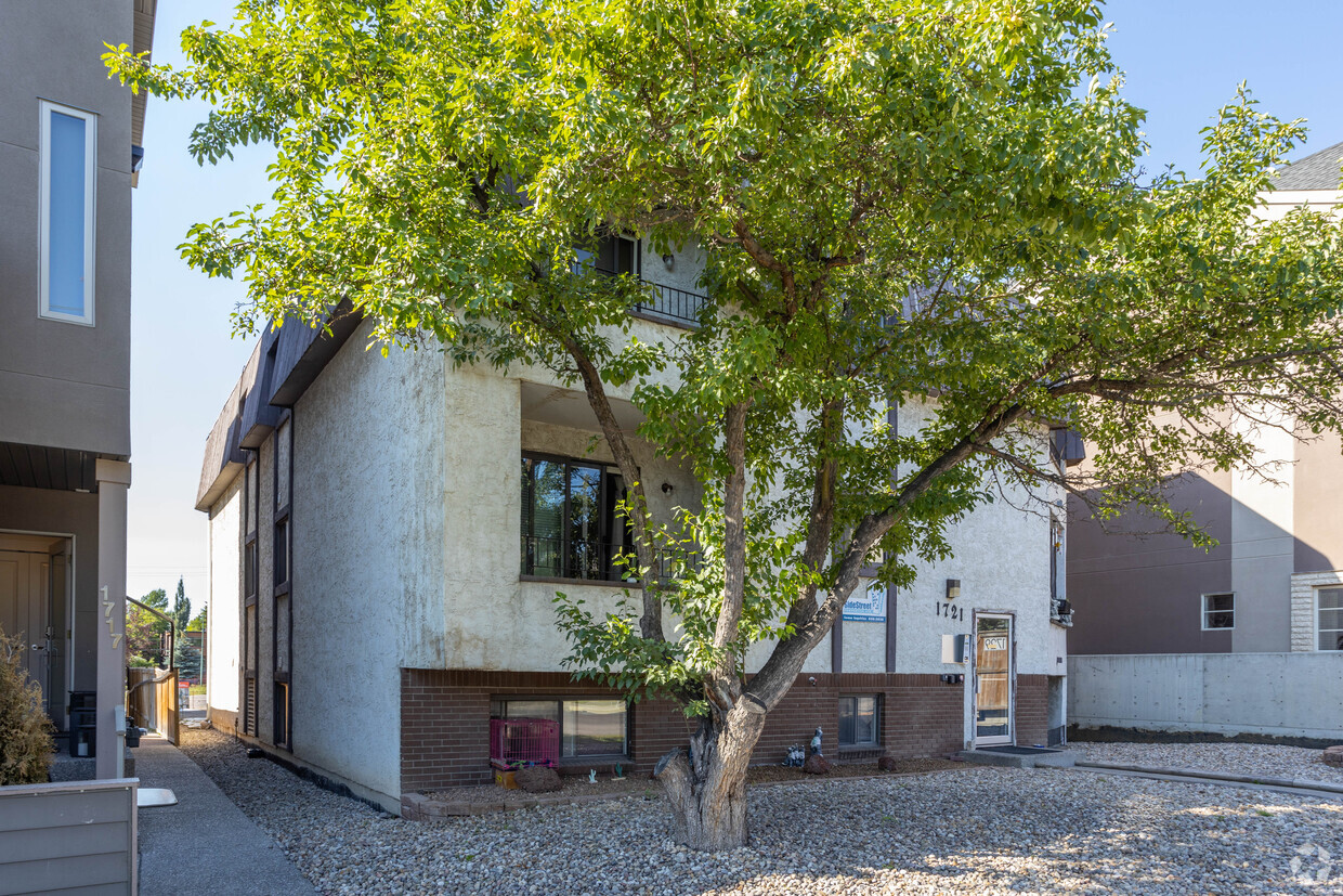 Building Photo - 1721 34 Av SW