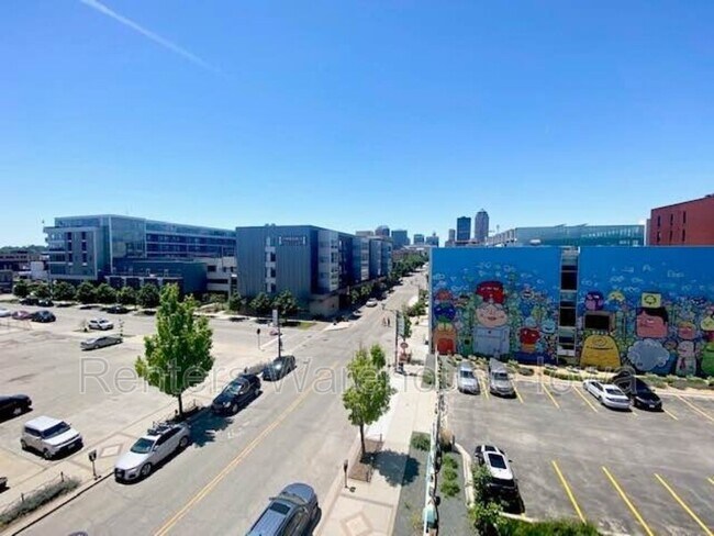 Foto del edificio - 350 E Locust St