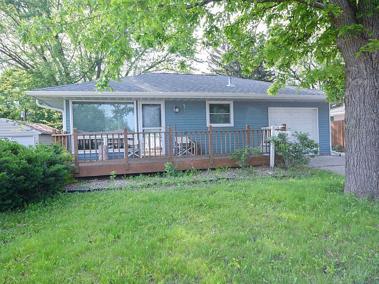 Primary Photo - 28 8th Ave SE