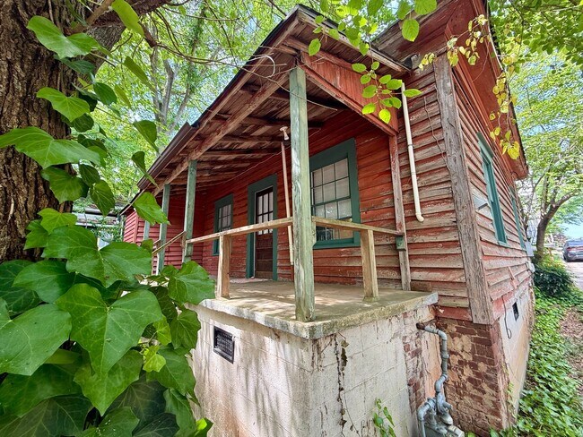 Foto del edificio - Two Bedroom with Great Screened Porch!