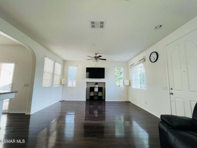Foto del edificio - 708 Owens River Dr