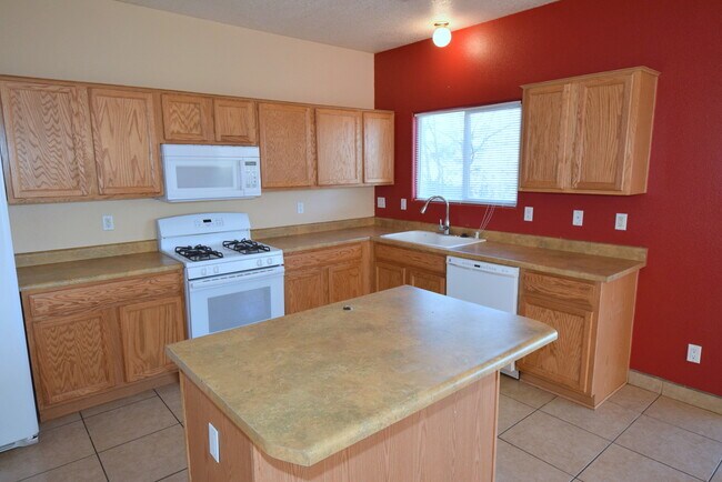 Building Photo - Great 2 Story, 4 bedroom Home.