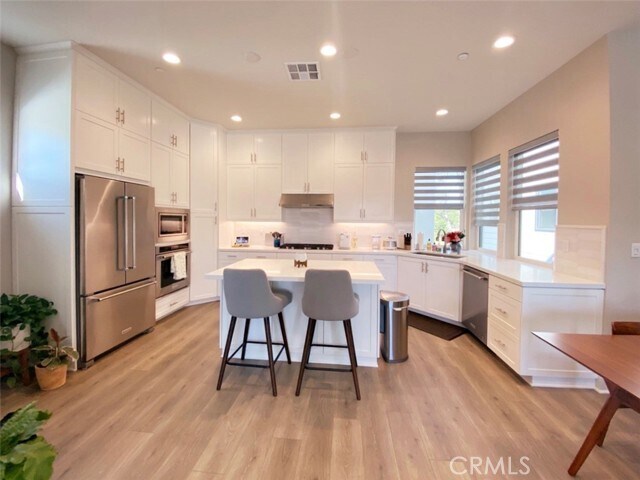 Building Photo - 154 Mirth