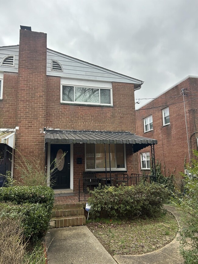 Photo - 5338 Chillum Pl NE House