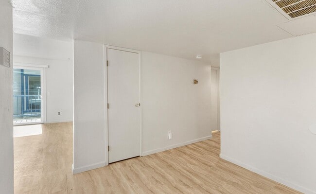 Building Photo - 2555 Clear Acre Ln