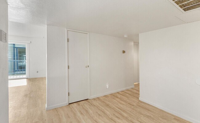 Foto del edificio - 2555 Clear Acre Ln