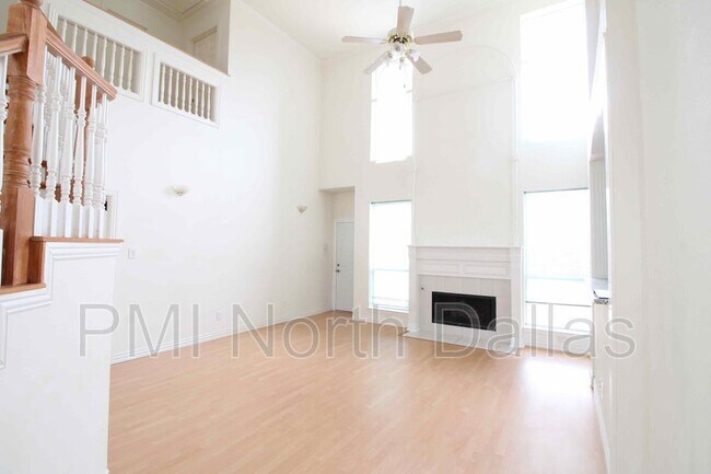 Foto del edificio - 3835 Walden Way