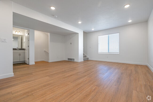 3BR, 3BA - 1,580SF - Living Room - Sandridge Village Townhomes