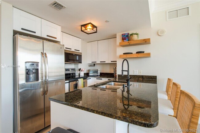 Foto del edificio - 4100 Salzedo St