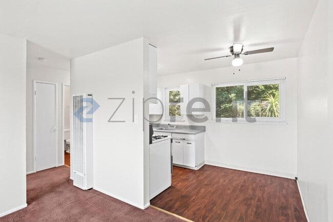 Building Photo - Unit 209