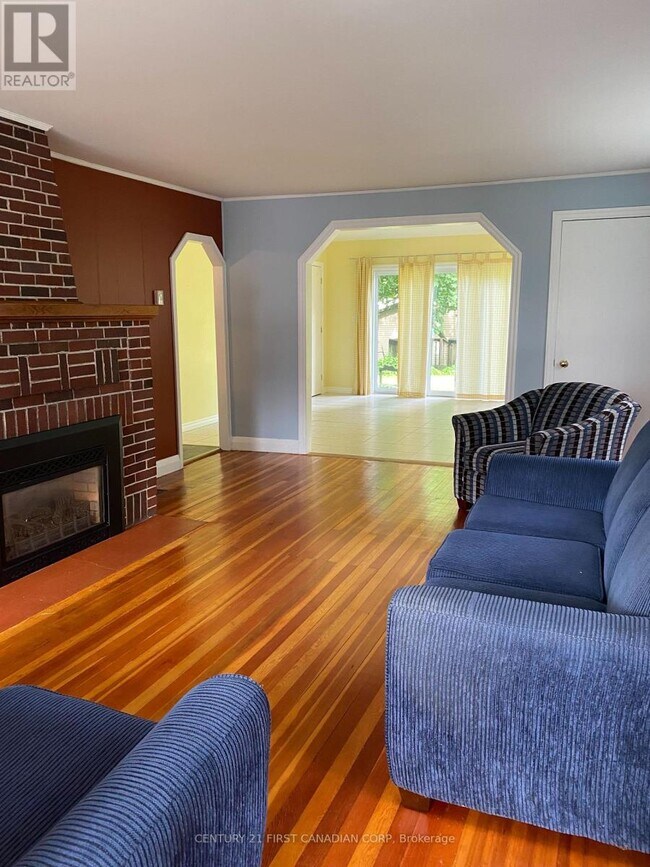 25 Orchard Rd, Grand Bend, ON N0M 1T0 House for Rent in Grand Bend