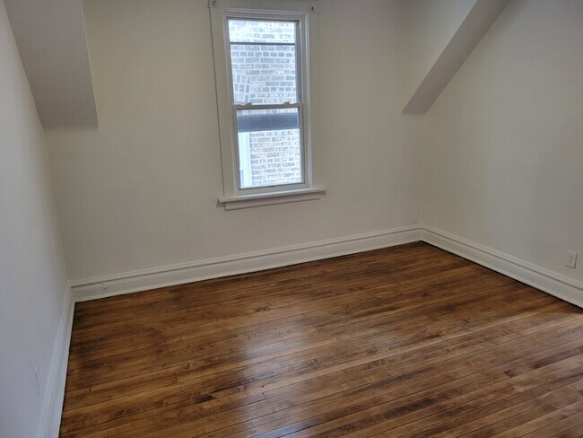 bedroom #2 - 2320 W Eastwood Ave