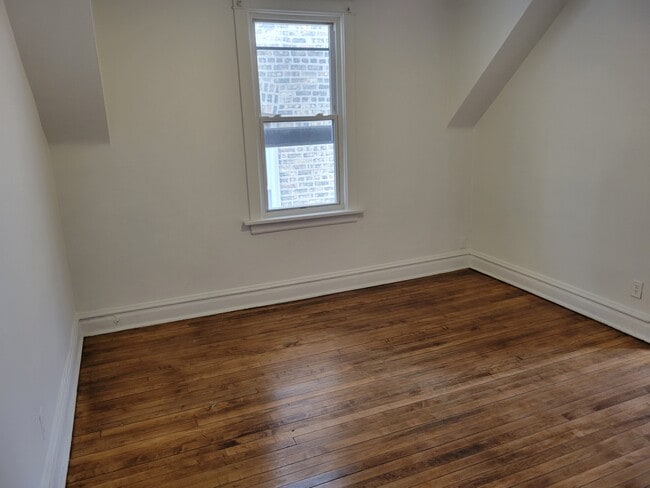 bedroom #2 - 2320 W Eastwood Ave