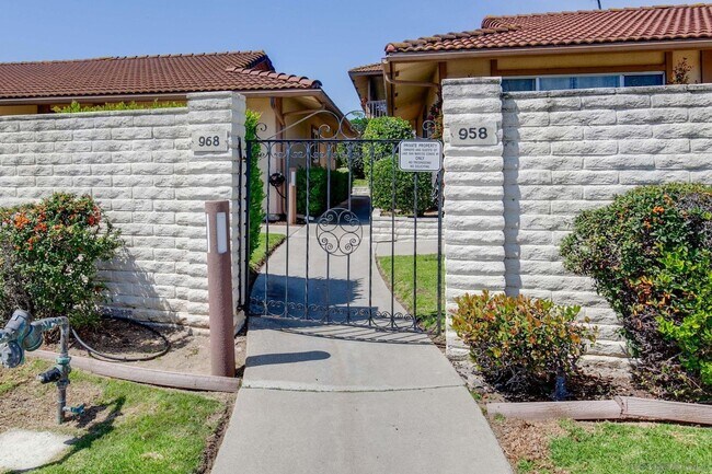 Building Photo - Single Level Condo in Lake San Marcos