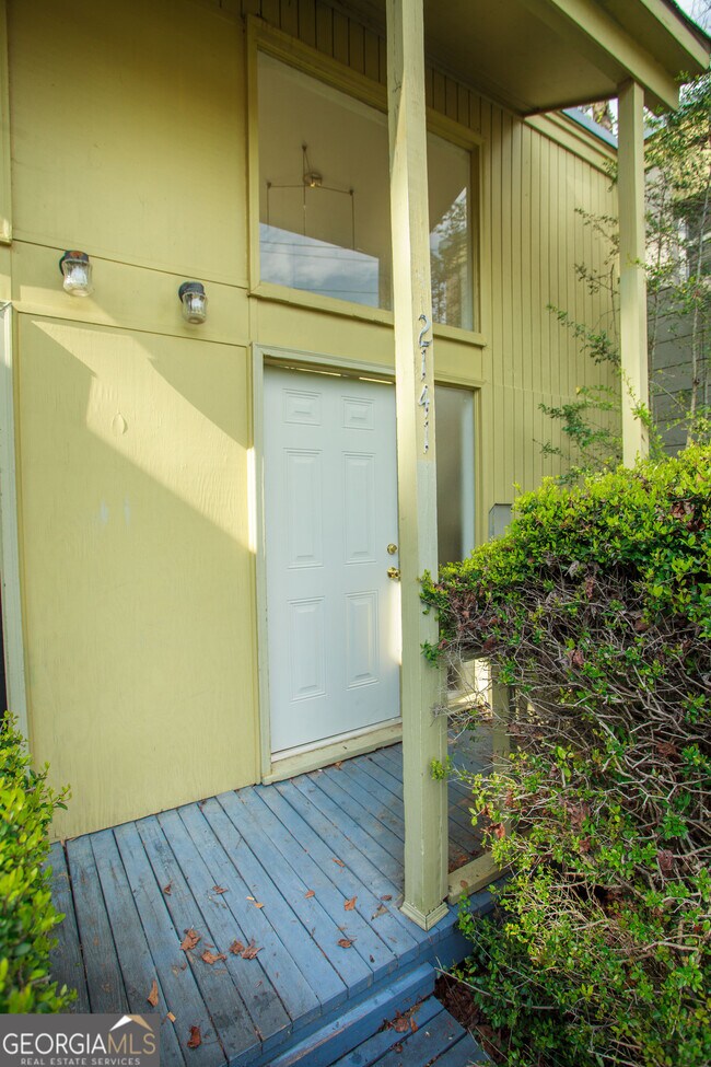 Building Photo - 2141 Ingleside Ave