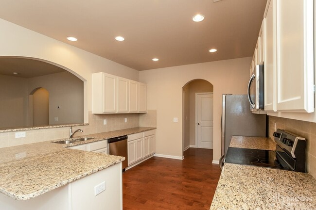 Building Photo - 216 Stillwood Dr