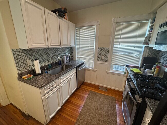 Foto del edificio - 5 Oak Square Ave