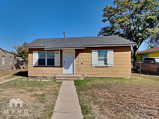 Building Photo - 108 N Avenue V