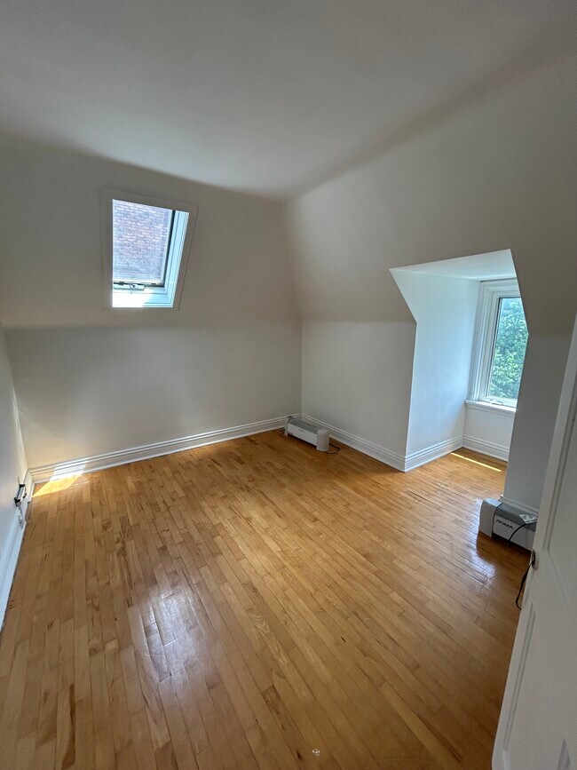 Photo du bâtiment - 162 Boul Du Mont-Bleu