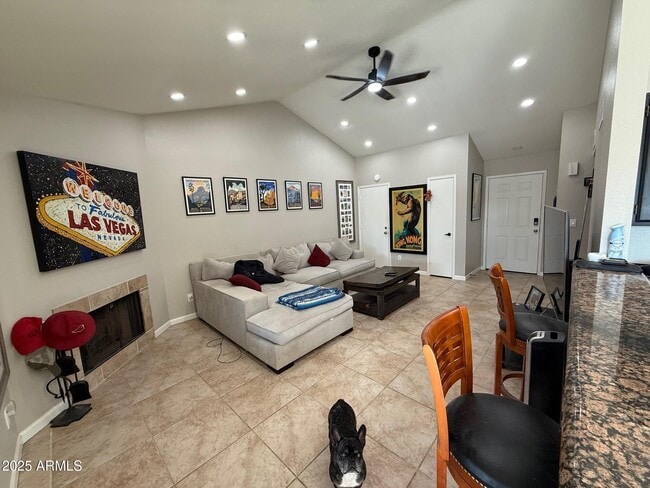 Foto del edificio - 5535 W Willow Ave