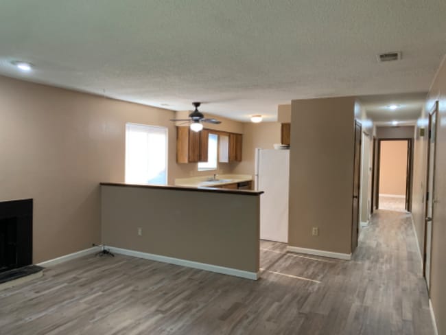 Building Photo - 5806 Ryewyck Dr