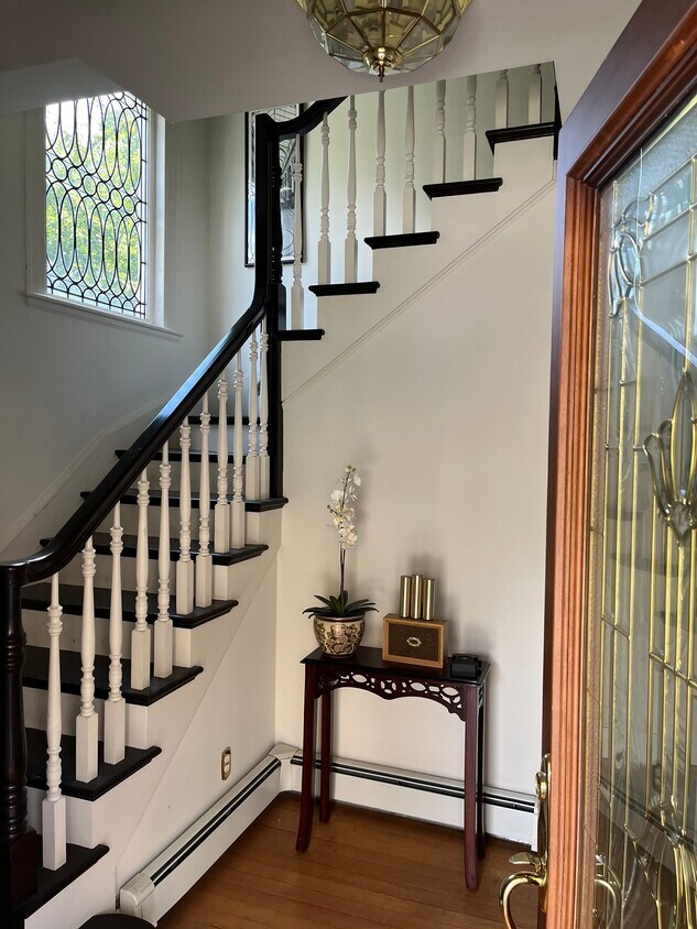 127 Linden St Unit 2, Wellesley, MA 02482 Apartments in Wellesley, MA