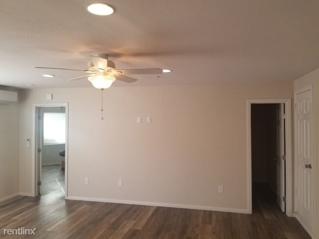 Building Photo - 1 br, 1 bath Apartment - 24451 Rutherford Rd