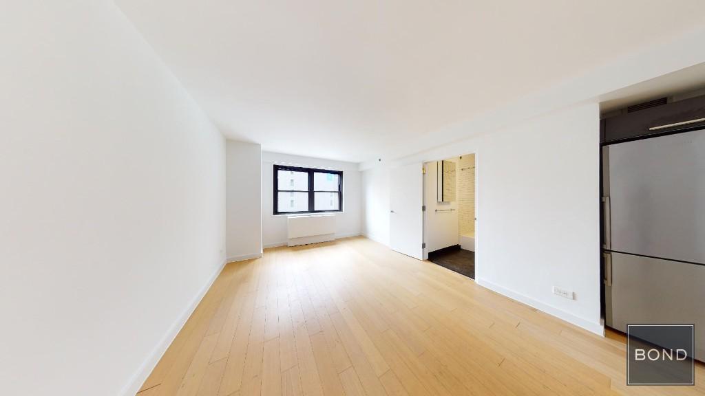 Primary Photo - 222 E 39th St