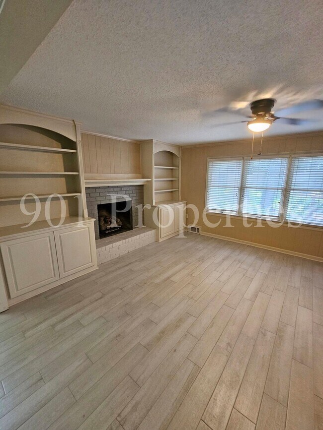 Foto del edificio - 8595 Riverchase Dr