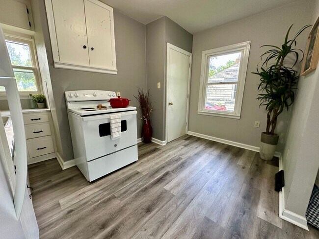 Foto del edificio - 2 bed, 1 bath home for rent in Waterloo