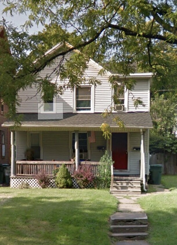 Primary Photo - 296 Maple St