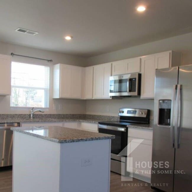Photo - 14 Pine Thicket Dr House
