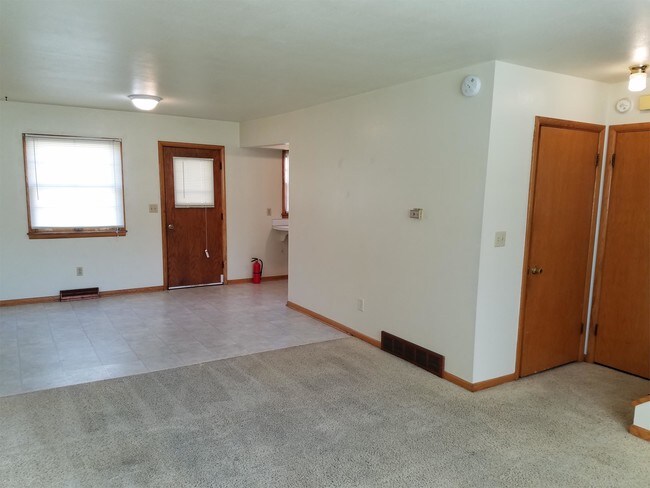 Building Photo - 2310 Melrose Dr