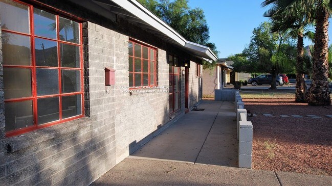 Building Photo - 3830 N 48th Pl