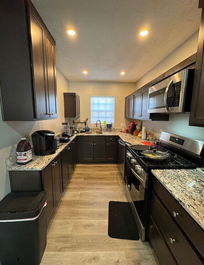 Foto del edificio - 149 Lake Shore Rd