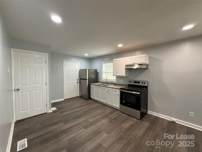 Foto del edificio - 4912 Winchester St