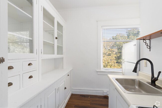 1 habitación, 1 baño, 744 pies cuadrados, cocina - The Marlboro