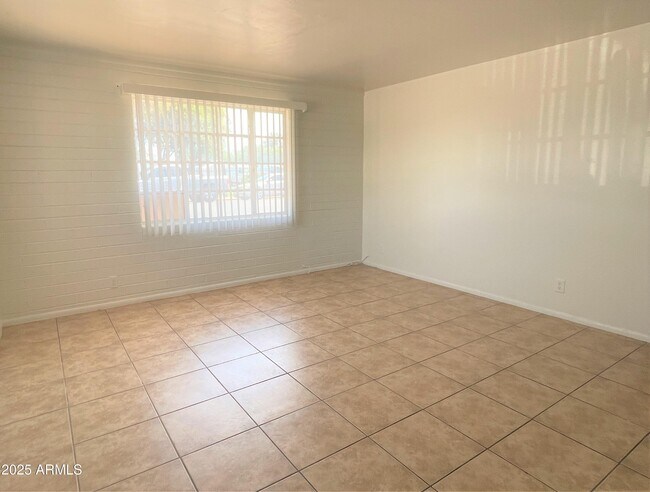 Building Photo - 636 S Olive