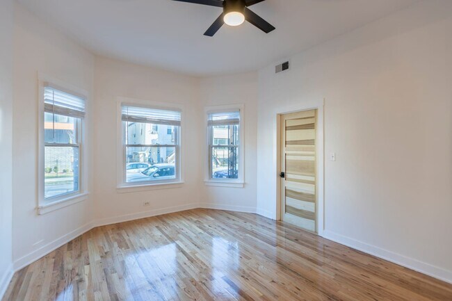 Building Photo - 3031 W Lyndale St