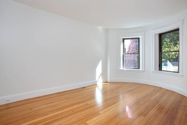 Building Photo - 1811 Beacon St