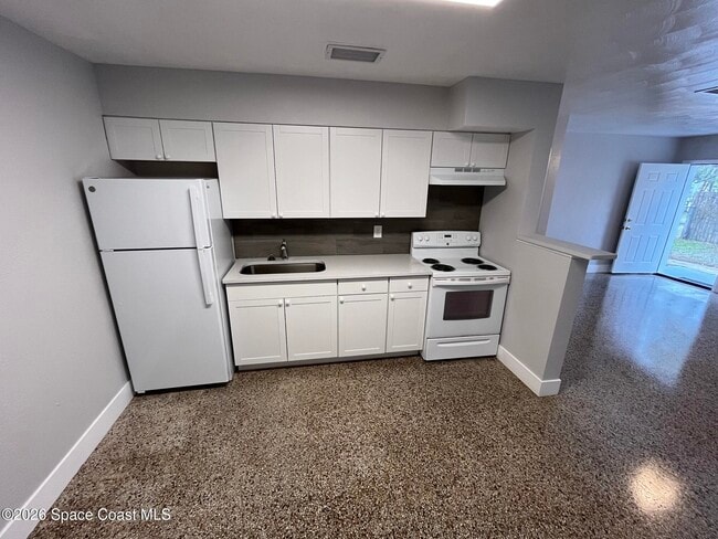 Building Photo - 1805 Guava Ave