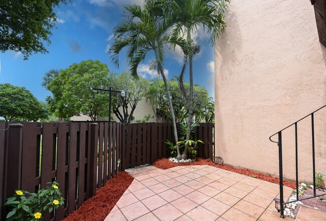 Patio - 445 W Park Dr