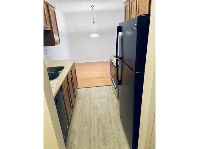 Building Photo - 1331 Fir St