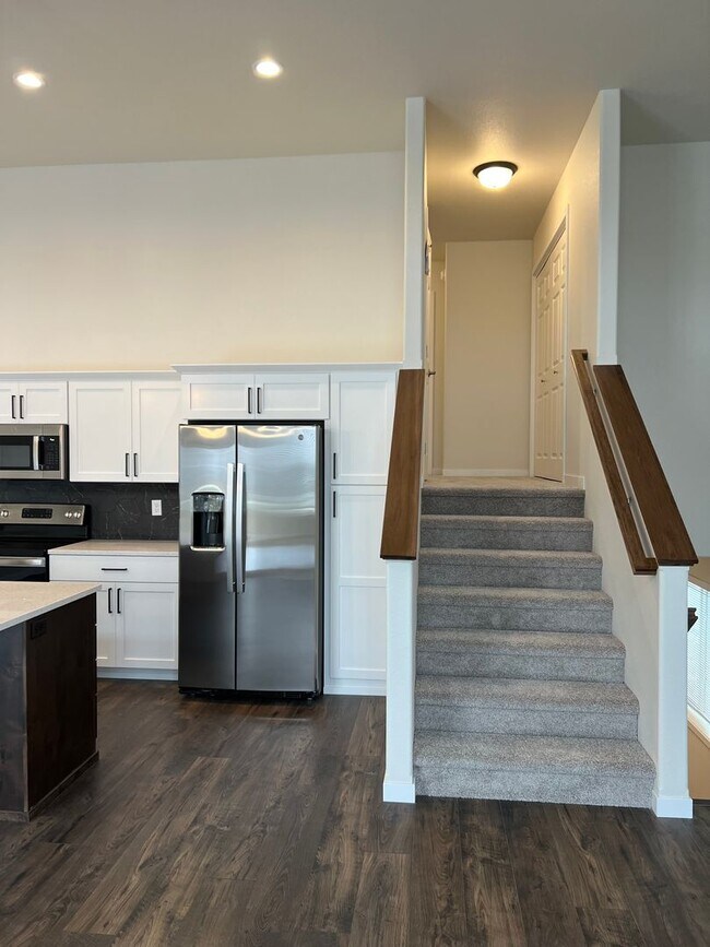 Building Photo - 3 Bed 2 Bath Single Family Home - Rent Wit...