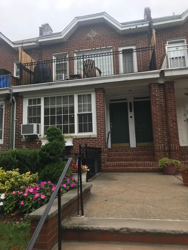 6412 1/2 Fort Hamilton Pkwy Unit 1, Brooklyn, NY 11219 Room for Rent