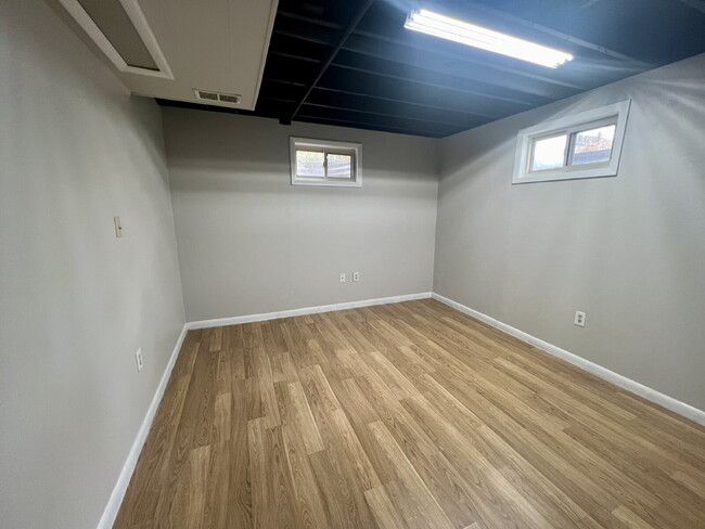 Building Photo - 5002 Maple Way