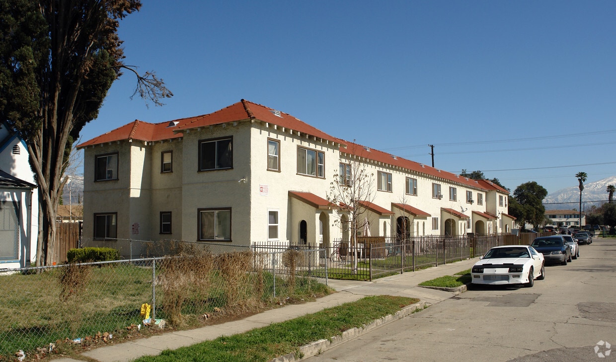 Primary Photo - 706-734 W Virginia Ave